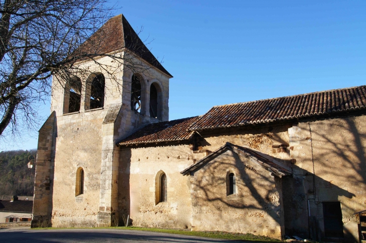 Façade latérale de l'église Saint-Cyr. - Saint-Geyrac