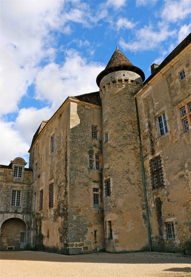 Château de la Marthonie du XIIe siècle - Saint-Jean-de-Côle