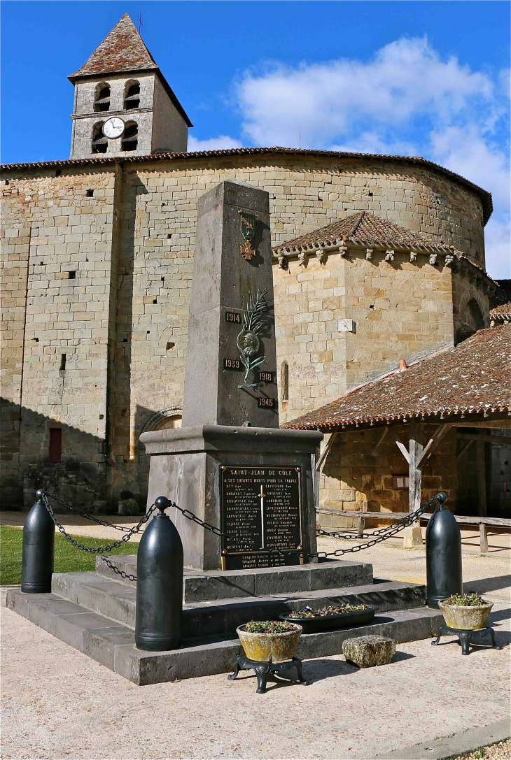 Le Monument aux Morts - Saint-Jean-de-Côle