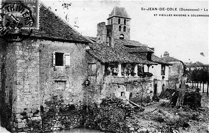 Dans le village, carte postale du début su siècle dernier - Saint-Jean-de-Côle