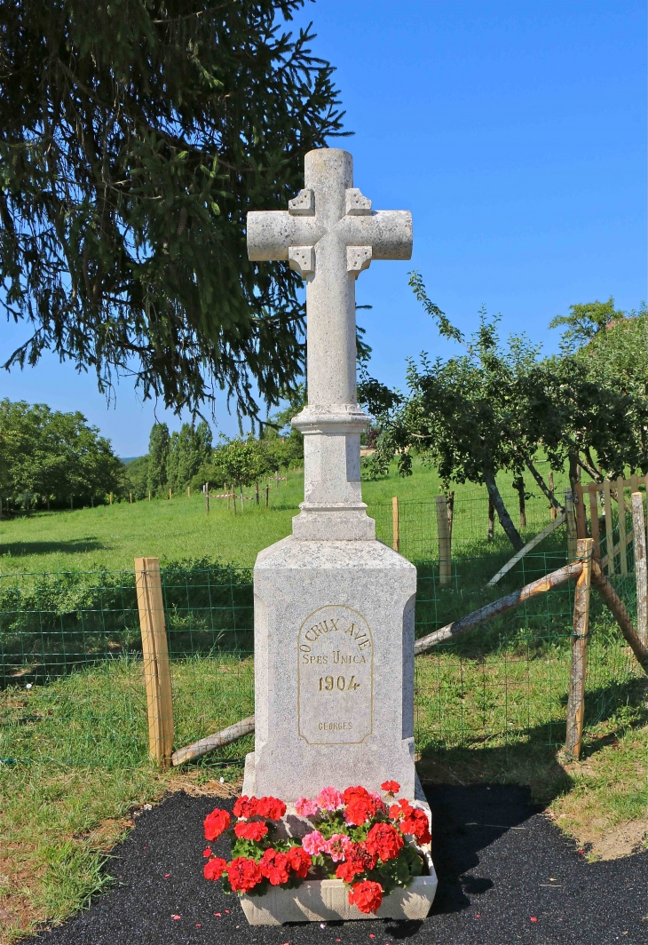 Croix de Mission à l'entrée du village. - Saint-Jory-las-Bloux