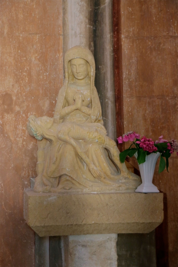 Eglise Saint Georges : Pieta Renaissance. - Saint-Jory-las-Bloux