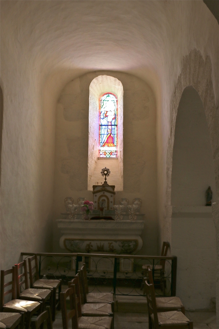 Eglie Saint Georges : chapelle latérale gauche. - Saint-Jory-las-Bloux