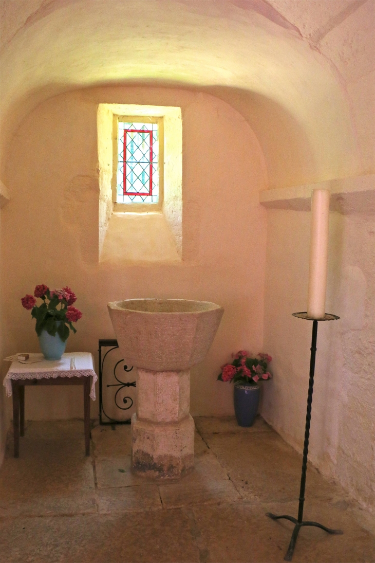 Eglise Saint Georges : la chapelle baptismale. - Saint-Jory-las-Bloux