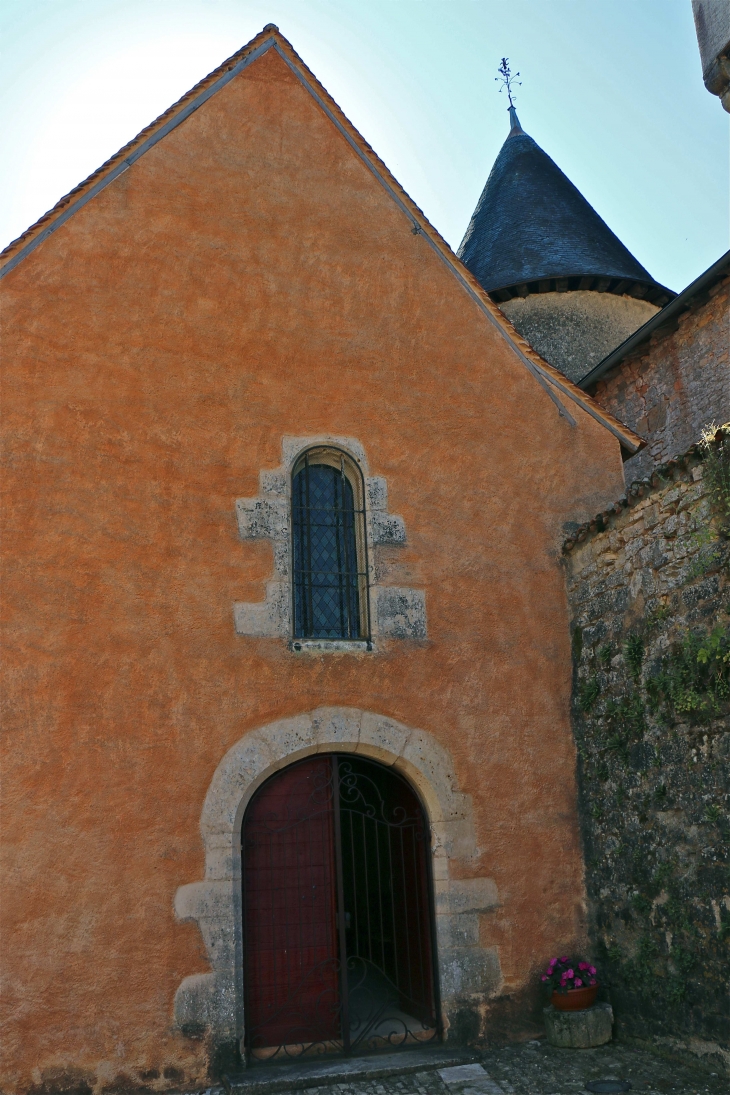 Façade occidentale de l'église Saint Georges. - Saint-Jory-las-Bloux