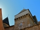 Tour du château attenant à l'église Saint Georges.