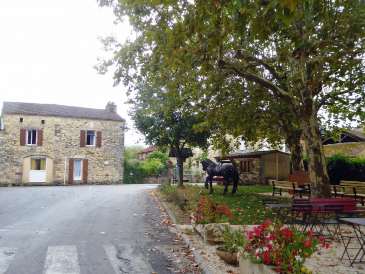 Dans le village - Saint-Laurent-la-Vallée