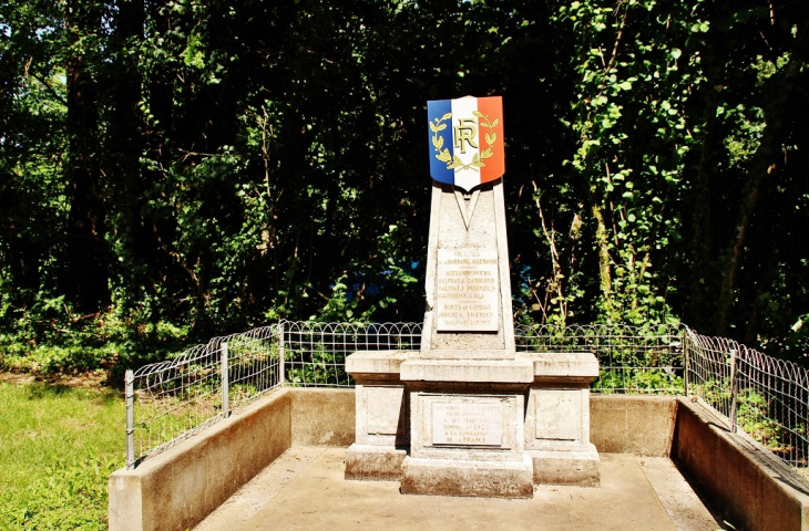 Monument-aux-Morts - Saint-Laurent-sur-Manoire