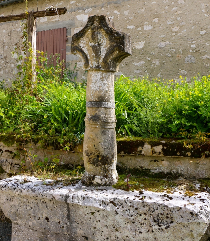 Calvaire près de l'église. - Saint-Léon-d'Issigeac