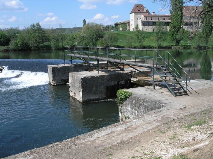 Ecluse du barage de St Léon S/ L'isle - Saint-Léon-sur-l'Isle