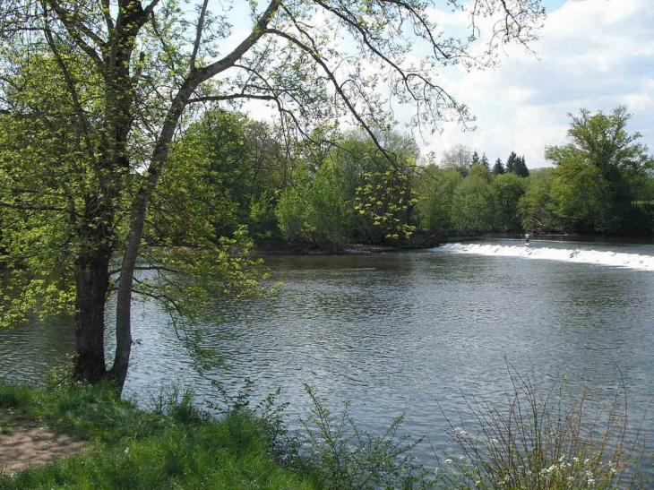 Barrage - Saint-Léon-sur-l'Isle