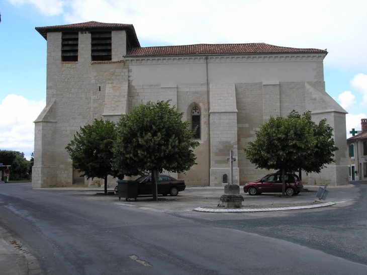 Eglise romane de st Léon sur L'Isle - Saint-Léon-sur-l'Isle