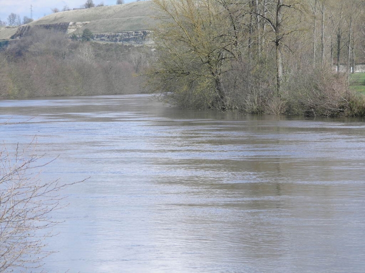 Riviere L'Isle en crue - Saint-Léon-sur-l'Isle