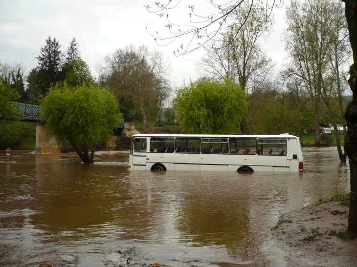 La crue d'avril 2008 - Saint-Léon-sur-Vézère