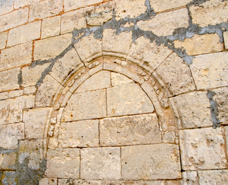 Détail : façade latérale nord de l'église. - Saint-Louis-en-l'Isle