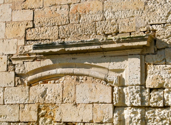 Détail ; façade latérale sud de l'église. - Saint-Louis-en-l'Isle