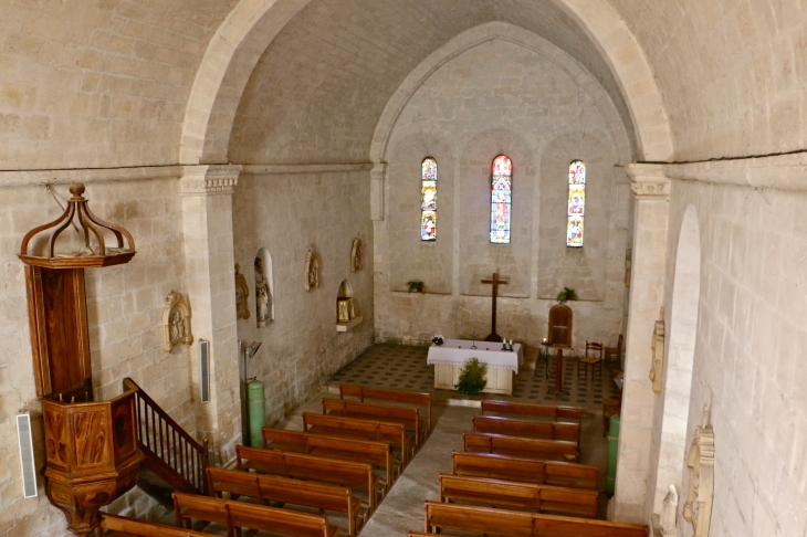 La nef de l'église Saint Martial. - Saint-Martial-de-Valette