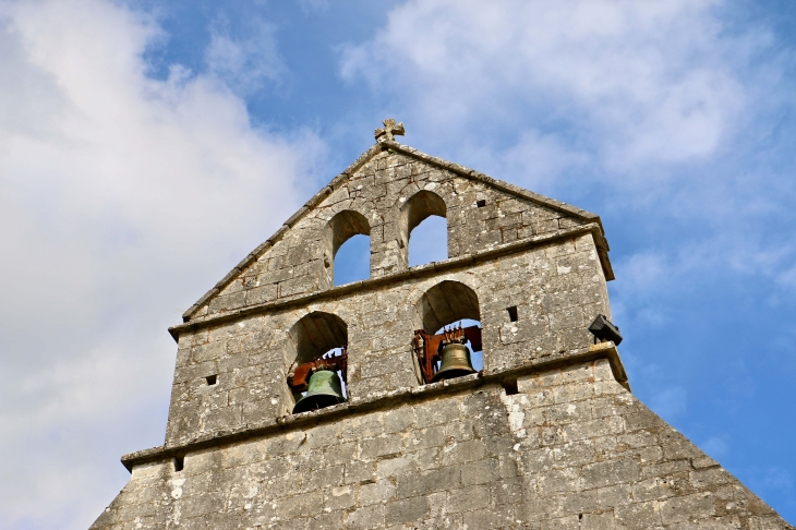 Clocher mur de l'église Saint Martial. - Saint-Martial-de-Valette