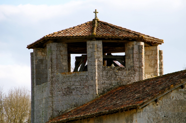 Le Clocher-tour octogonal remonterait au IXe siècle. - Saint-Martin-l'Astier