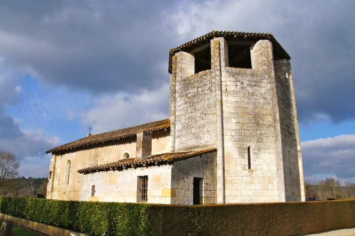 Le coté latéral sud de l'église. - Saint-Martin-l'Astier