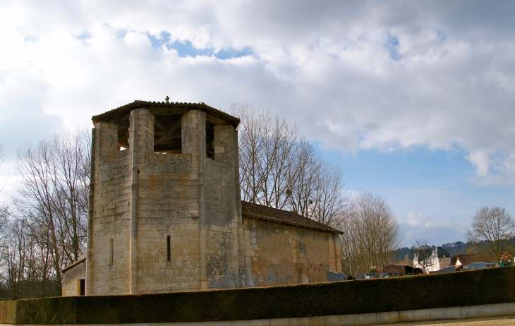 Le coté latéral nord de l'église. - Saint-Martin-l'Astier