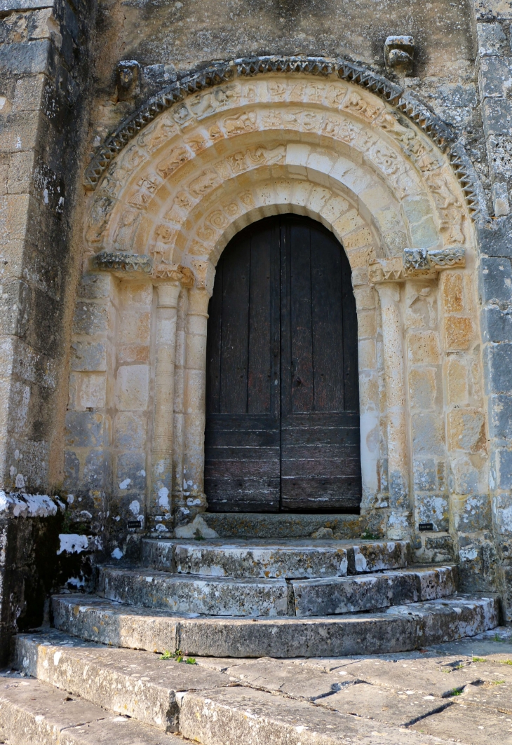 Le portail de l'église. - Saint-Martin-le-Pin