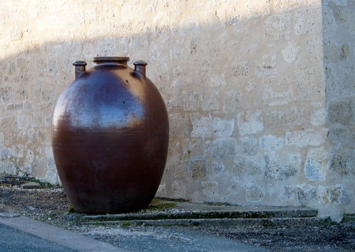 Jarre pour le vin de Bergerac. - Saint-Nexans