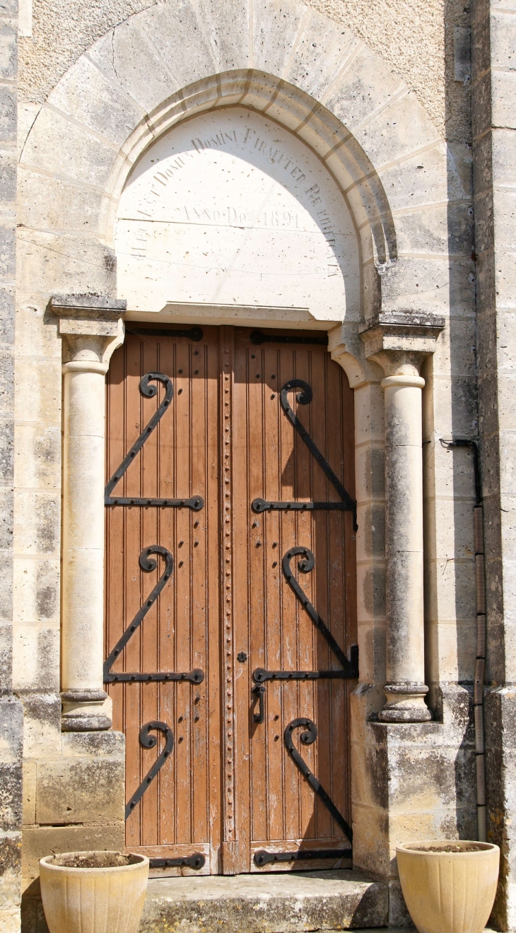 Le portail de l'église Saint-Pancrace.