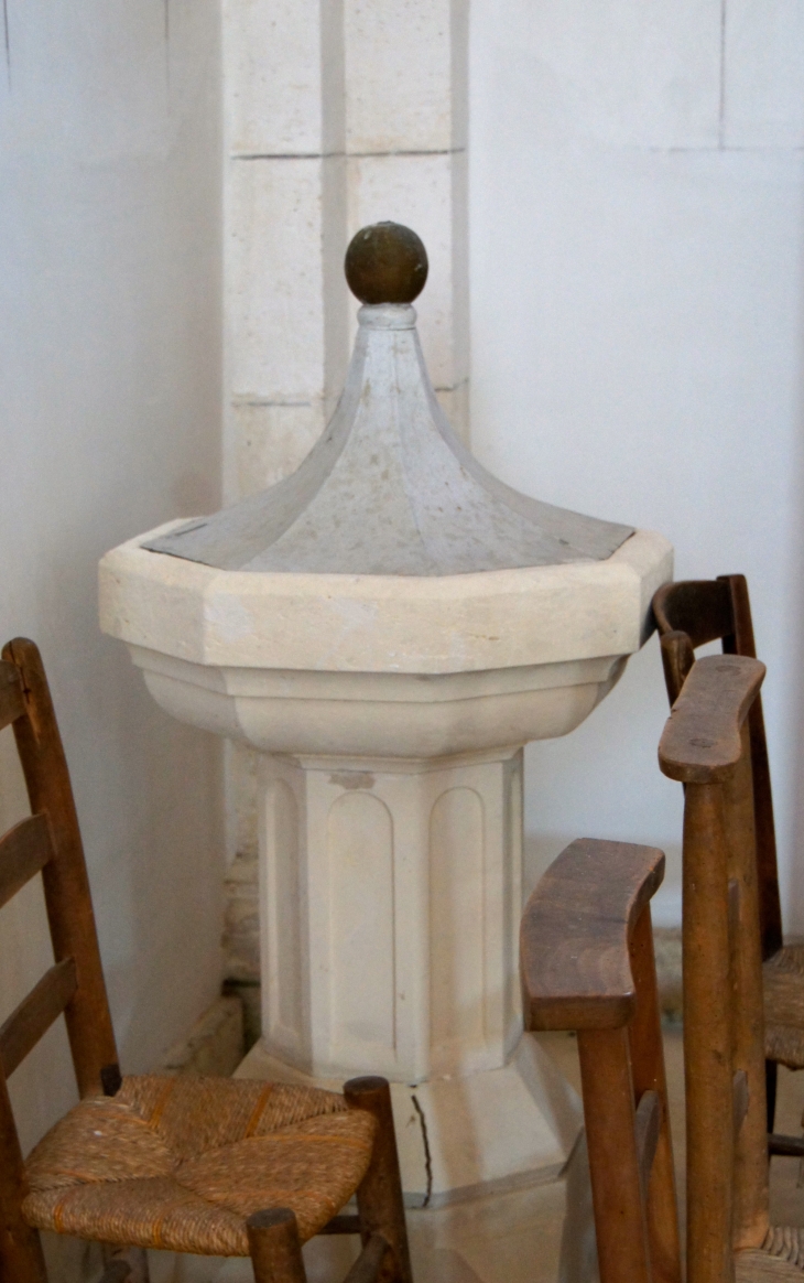 Les fonts Baptismaux. - Saint-Pantaly-d'Ans