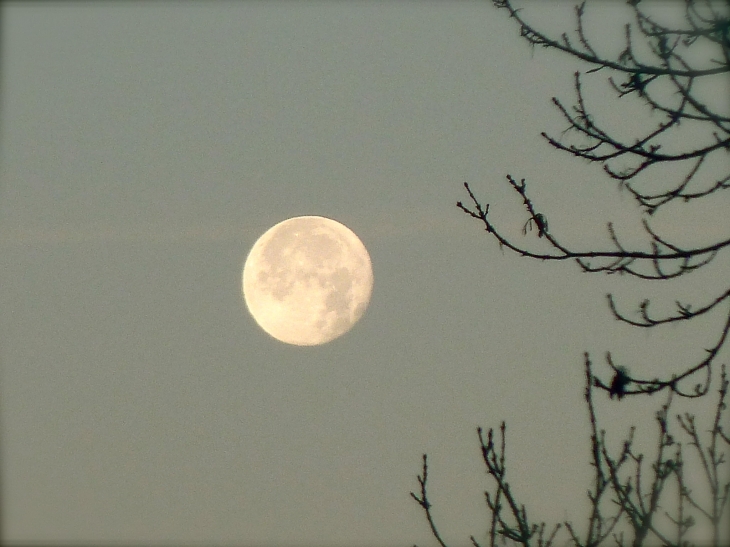 Aujourd'hui, il est 9h et la Lune ne veut pas se coucher... - Saint-Paul-de-Serre