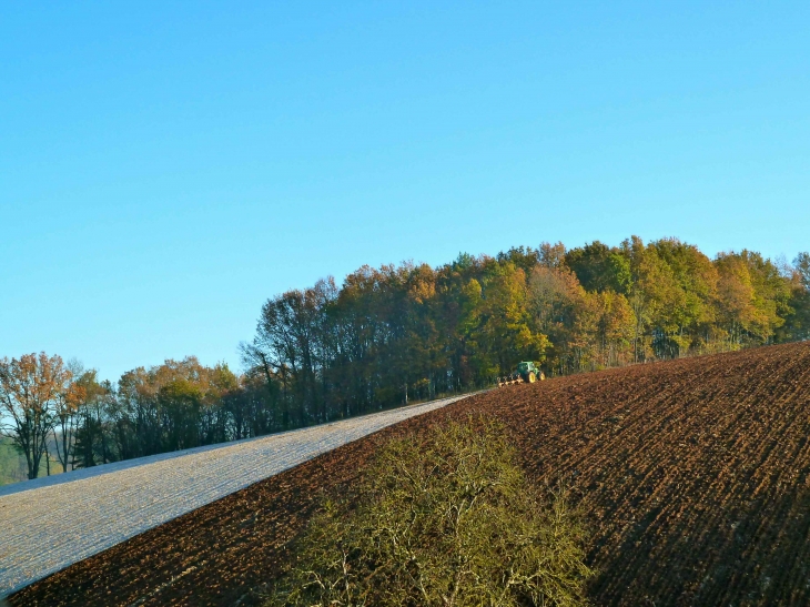 Aux alentours, permiers labours. - Saint-Paul-de-Serre