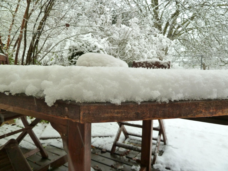 Il Neige à Saint Paul de Serre. Il est 11h30. - Saint-Paul-de-Serre