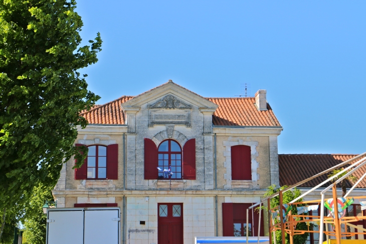 La Mairie. - Saint-Paul-Lizonne