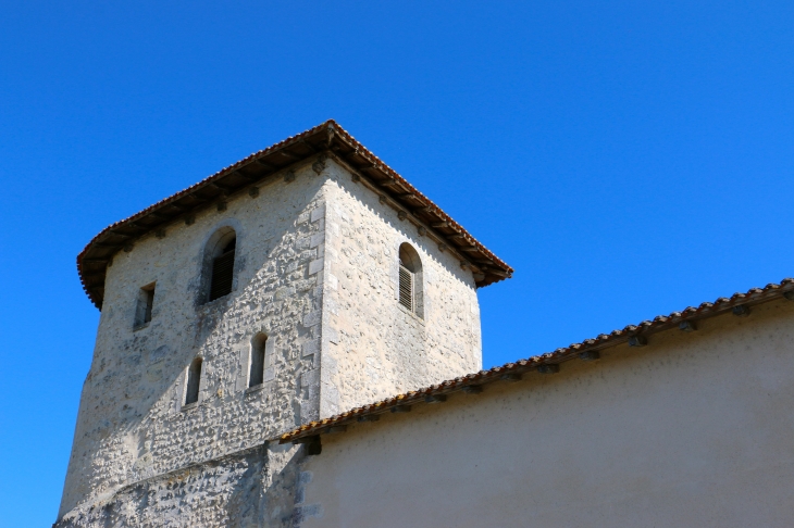 Le clocher de l'église Saint Pierre et Saint Paul. - Saint-Paul-Lizonne