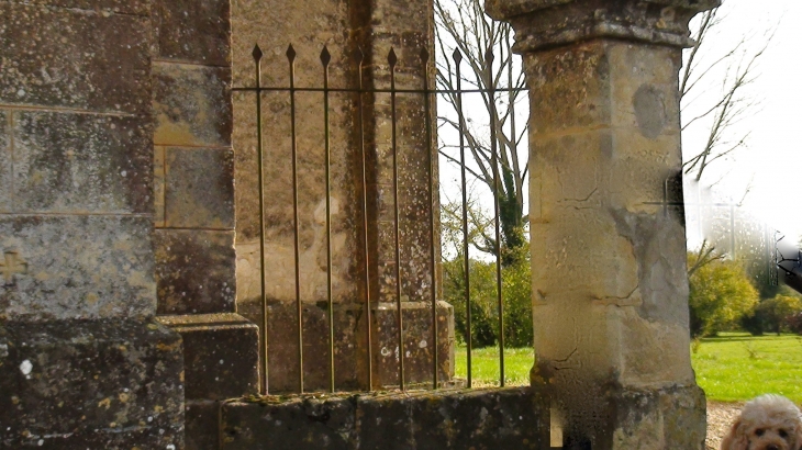 Grille de l'église - Saint-Pierre-d'Eyraud