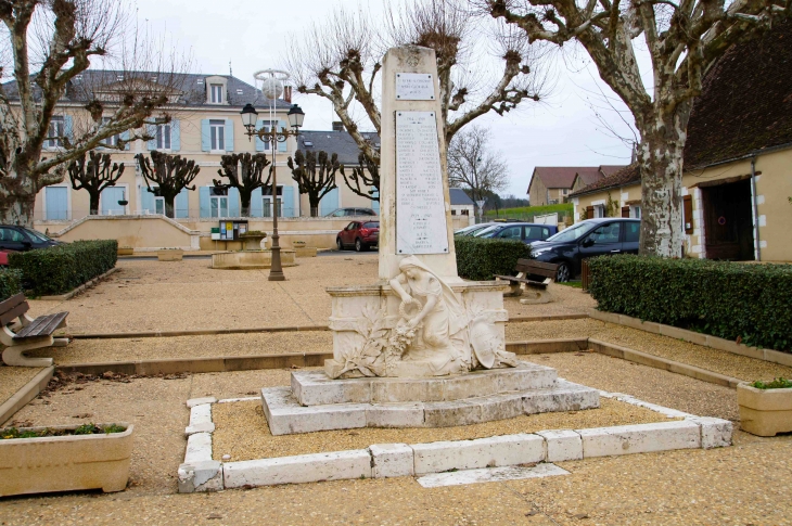 Le Monument aux Morts. - Saint-Pierre-de-Chignac