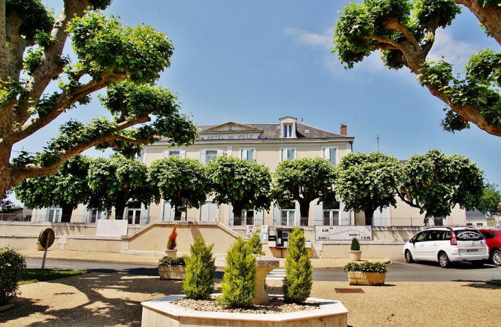 Hotel-de-Ville - Saint-Pierre-de-Chignac