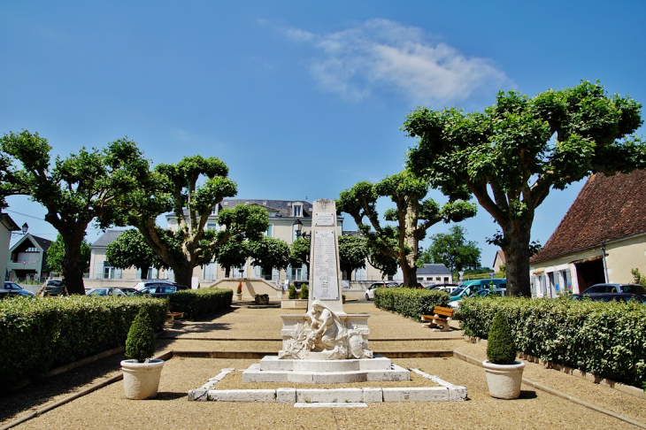 Monument-aux-Morts  - Saint-Pierre-de-Chignac