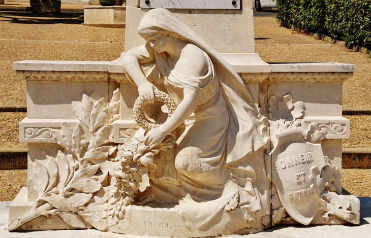 Monument-aux-Morts ( Détail ) - Saint-Pierre-de-Chignac