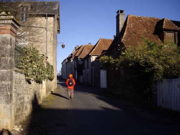 Une rue avec ses demeures typiques du périgord. - Saint-Raphaël