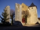 L'église romane 12ème et les piliers de l'ancienne église (IMH).