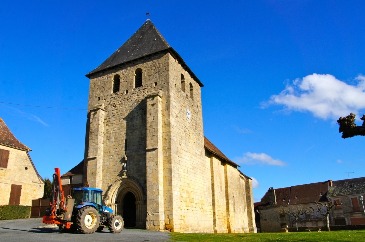 Eglise du XIIe et XVIIe siècles (Dommage il y avait un tracteur.) - Saint-Sulpice-d'Excideuil