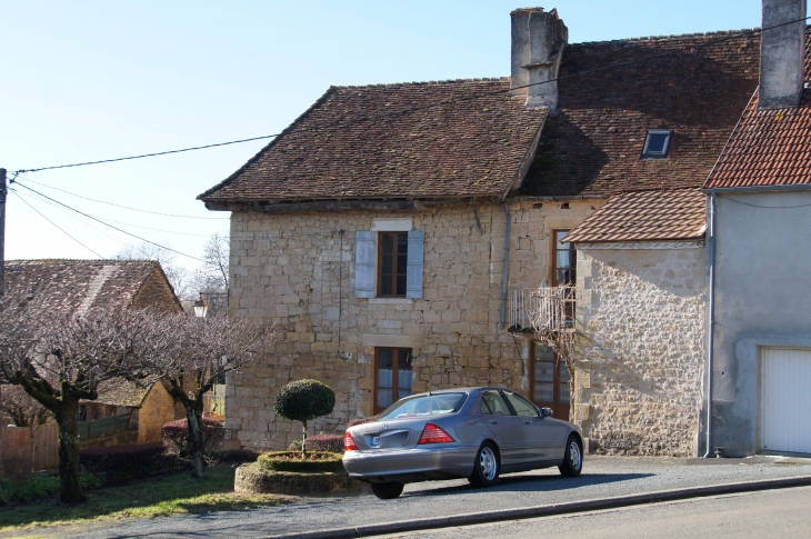 Maison ancienne du village. - Saint-Sulpice-d'Excideuil