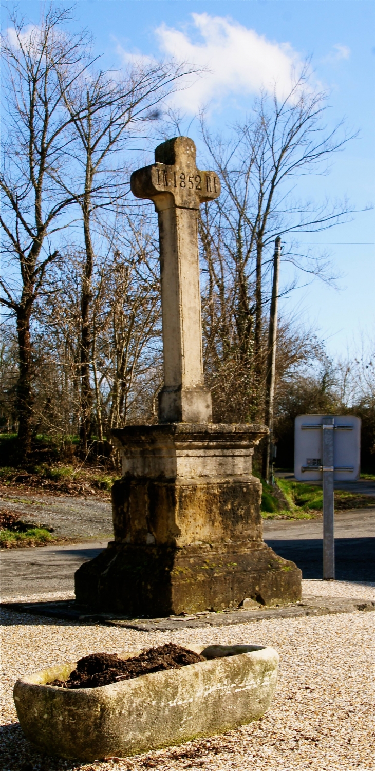 Croix de chemin. - Saint-Sulpice-d'Excideuil