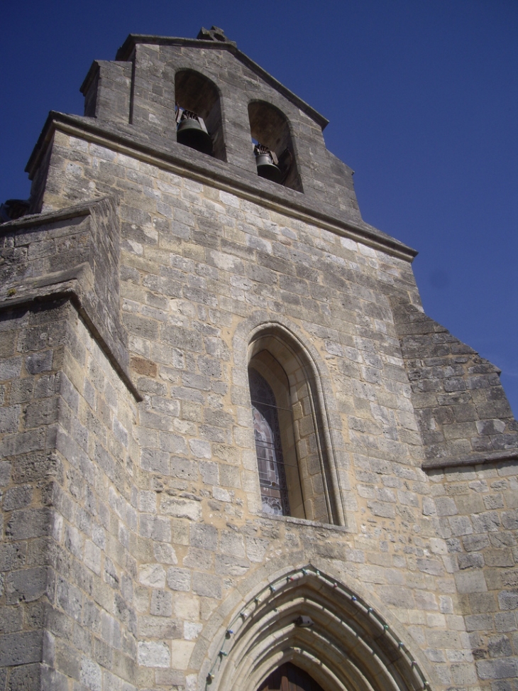 Clocher de l'église romano-gothique. - Saint-Vivien