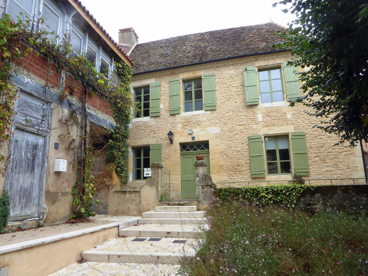 Maison dans le village - Sainte-Alvère