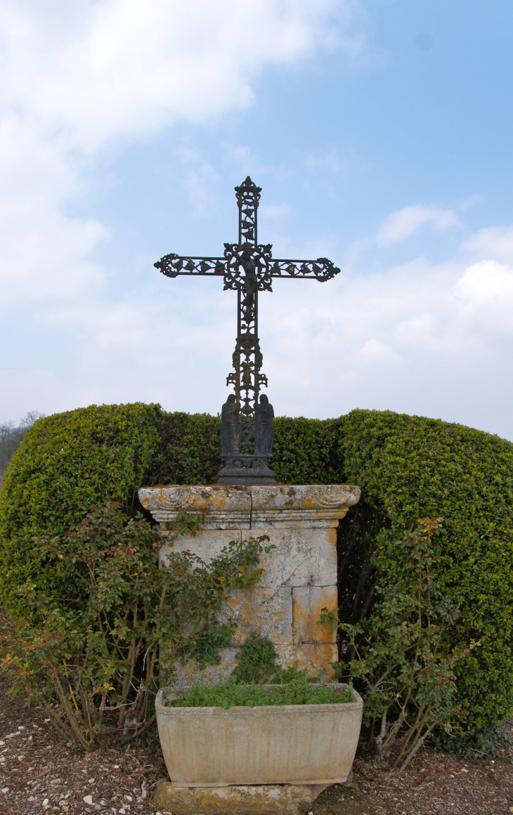 Croix de chemin. - Sainte-Croix