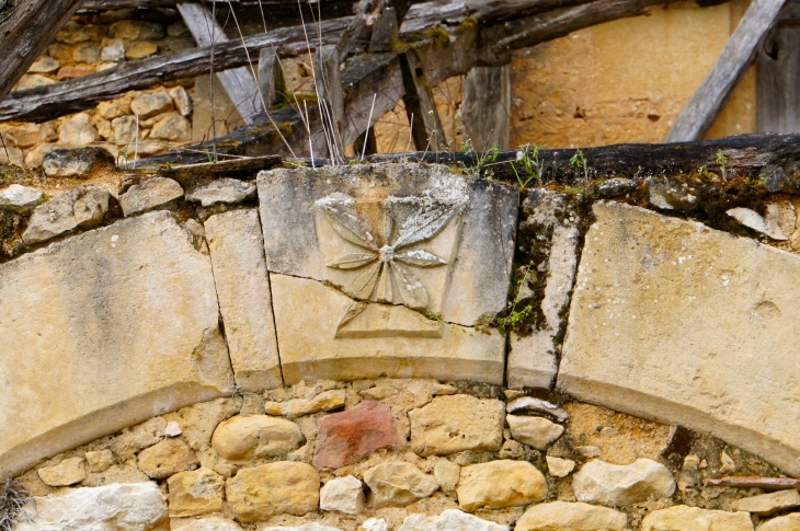 Blason : Maison du Prieur. - Sainte-Croix