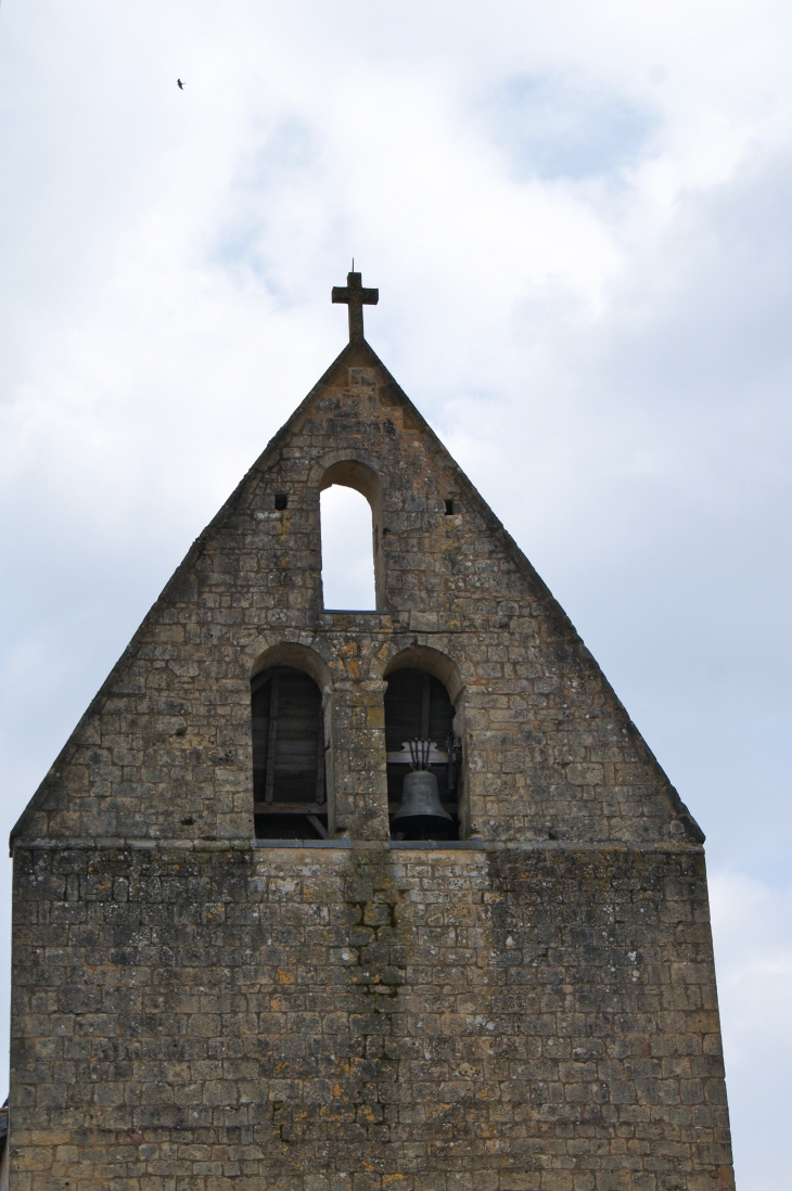 Clocher-mur de l'église Sainte-Croix.