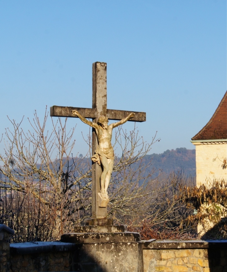 Croix du village. - Sainte-Mondane